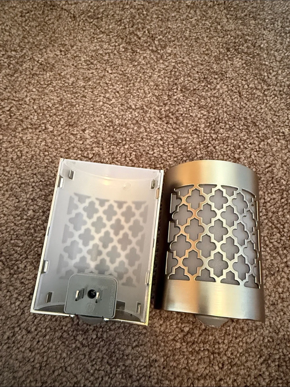 Decorative Silver Metal Lattice Wall Sconce - Silver